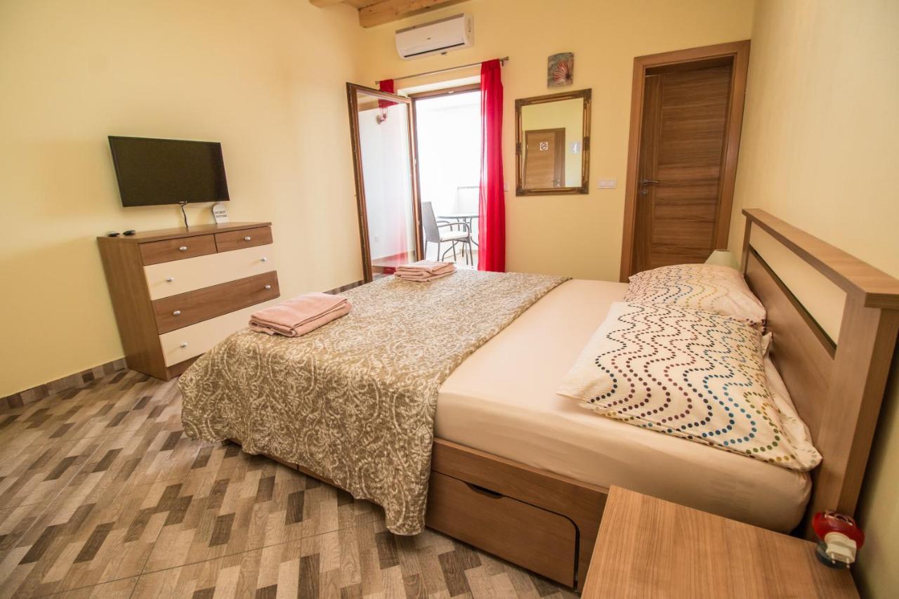 Nice Place Rovinj Exterior photo
